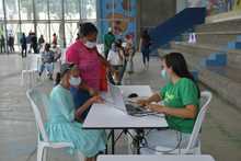 En el quinto megacentro de vacunaci&oacute;n, Alcalde de Cali invit&oacute; a vivir una Semana Santa por la vida