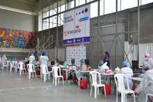 En el quinto megacentro de vacunaci&oacute;n, Alcalde de Cali invit&oacute; a vivir una Semana Santa por la vida