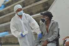 En el quinto megacentro de vacunaci&oacute;n, Alcalde de Cali invit&oacute; a vivir una Semana Santa por la vida