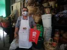 Preparaci&oacute;n en plazas de mercado para recibir compradores en Semana Santa