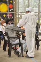 Procesi&oacute;n por la vida: cale&ntilde;os y cale&ntilde;as cumplieron la cita con la vacunaci&oacute;n contra la covid-19 