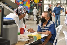 Procesi&oacute;n por la vida: cale&ntilde;os y cale&ntilde;as cumplieron la cita con la vacunaci&oacute;n contra la covid-19 