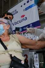 &ldquo;Ya me vacun&eacute;, por mis hijos, mis nietos, bisnietos y todos mis vecinos&rdquo;: Margot Ram&iacute;rez 