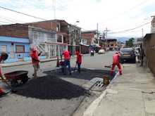 Mantenimiento vial y remoci&oacute;n de deslizamientos en la capital vallecaucana