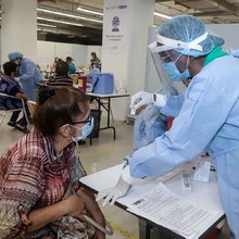 Riesgos post vacunaci&oacute;n covid-19 son m&iacute;nimos versus los problemas letales si la dosis no se aplica