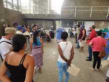 Adultos mayores de 65 a&ntilde;os cumplen su cita para ser vacunados contra la covid-19