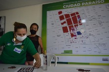 A trav&eacute;s del bingo, adultos mayores del &aacute;rea de renovaci&oacute;n urbana disfrutan de espacios l&uacute;dicos y saludables.  