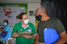 A trav&eacute;s del bingo, adultos mayores del &aacute;rea de renovaci&oacute;n urbana disfrutan de espacios l&uacute;dicos y saludables.  