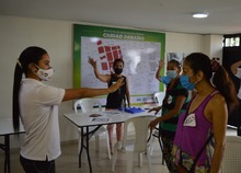 A trav&eacute;s del bingo, adultos mayores del &aacute;rea de renovaci&oacute;n urbana disfrutan de espacios l&uacute;dicos y saludables.  