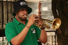 Bar&oacute;n Rojo Sur y Frente Radical Verdiblanco se estrenan en &ldquo;la cancha&rdquo; de los Comedores Comunitarios