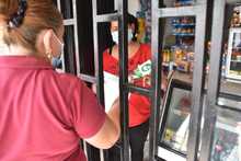 Tenderos y sector del comercio de alimentos en Floralia fueron atendidos con toma de pruebas covid-19