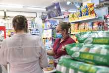 Tenderos y sector del comercio de alimentos en Floralia fueron atendidos con toma de pruebas covid-19