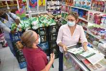 Tenderos y sector del comercio de alimentos en Floralia fueron atendidos con toma de pruebas covid-19