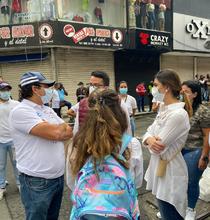 Limpieza y di&aacute;logo con empresarios del centro, acciones de &lsquo;Puro Coraz&oacute;n&rsquo; por Cali