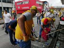 La EMRU, apoya la limpieza de las estaciones del MIO, que acompa&ntilde;an a Ciudad Para&iacute;so.  