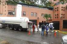 Alcald&iacute;a acompa&ntilde;a los tanques que transportan ox&iacute;geno a cl&iacute;nicas y hospitales y as&iacute; salvar vidas