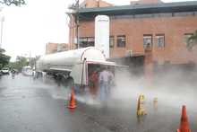 Alcald&iacute;a acompa&ntilde;a los tanques que transportan ox&iacute;geno a cl&iacute;nicas y hospitales y as&iacute; salvar vidas