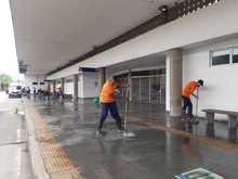 Personal del Sistema MIO se uni&oacute; en una jornada de limpieza para recuperar su infraestructura