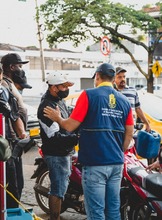 Gesti&oacute;n del Riesgo acompa&ntilde;a a los ciudadanos que esperan combustible para sus veh&iacute;culos