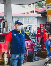 Gesti&oacute;n del Riesgo acompa&ntilde;a a los ciudadanos que esperan combustible para sus veh&iacute;culos