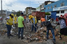 La Emru realiza nueva jornada de limpieza y recolecci&oacute;n de basuras en el &aacute;rea de renovaci&oacute;n urbana.  