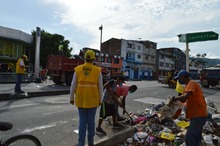 La Emru realiza nueva jornada de limpieza y recolecci&oacute;n de basuras en el &aacute;rea de renovaci&oacute;n urbana.  