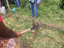 Mediante un taller de crianza de suelo y conexi&oacute;n con la tierra, la comuna 8 aprovecha residuos org&aacute;nicos