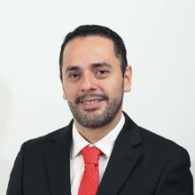 Julia?n-Lo?pez142Perfil