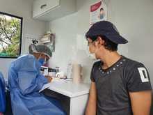 Estrategia de &uml;Vacunaci&oacute;n en casa&uml; lleg&oacute; a unidades residenciales del sur de Cali