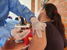 Estrategia de &uml;Vacunaci&oacute;n en casa&uml; lleg&oacute; a unidades residenciales del sur de Cali