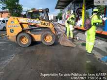 Con escobas, palas y maquinaria, Cali recupera la movilidad en la Carrera 1&ordf;