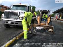 Con escobas, palas y maquinaria, Cali recupera la movilidad en la Carrera 1&ordf;