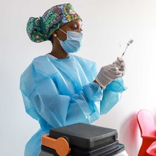 Talento humano de empresas p&uacute;blicas y privadas se vacunan contra la covid-19 