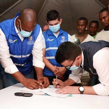 Manifestantes de primera l&iacute;nea acuerdan despejar v&iacute;as al oriente de Cali