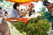 Con los mercados campesinos se rescatan la cultura rural y la econom&iacute;a de los cale&ntilde;os