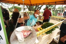 Con los mercados campesinos se rescatan la cultura rural y la econom&iacute;a de los cale&ntilde;os