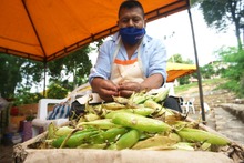 Con los mercados campesinos se rescatan la cultura rural y la econom&iacute;a de los cale&ntilde;os