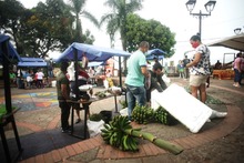 Con los mercados campesinos se rescatan la cultura rural y la econom&iacute;a de los cale&ntilde;os