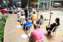 Vacunaci&oacute;n covid-19 en centros comerciales de Cali