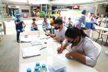 Vacunaci&oacute;n covid-19 en centros comerciales de Cali