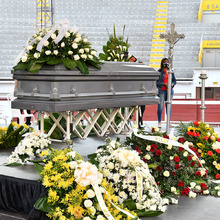 En Cali, cientos de fans, amigos y familiares le dieron un &uacute;ltimo adi&oacute;s a Junior Jein