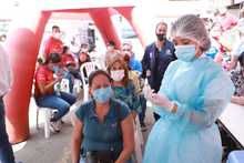 La vacunaci&oacute;n por la vida se tom&oacute; las plazas de mercado de Cali