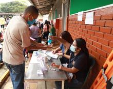 Residentes de la comuna 18 recibieron atenci&oacute;n en salud para toda la familia
