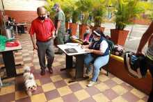 Residentes de la comuna 18 recibieron atenci&oacute;n en salud para toda la familia