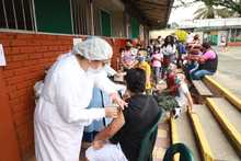 Residentes de la comuna 18 recibieron atenci&oacute;n en salud para toda la familia
