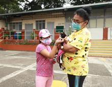 Residentes de la comuna 18 recibieron atenci&oacute;n en salud para toda la familia