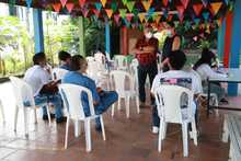 M&aacute;s de 300 estudiantes de la comuna 8 regresaron a las aulas de clase