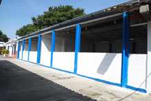 M&aacute;s de 300 estudiantes de la comuna 8 regresaron a las aulas de clase