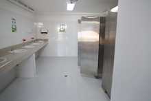 M&aacute;s de 300 estudiantes de la comuna 8 regresaron a las aulas de clase