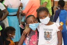 Ni&ntilde;as y ni&ntilde;os de la comuna 15 recibieron donaciones y compartieron una tarde llena de alegr&iacute;a